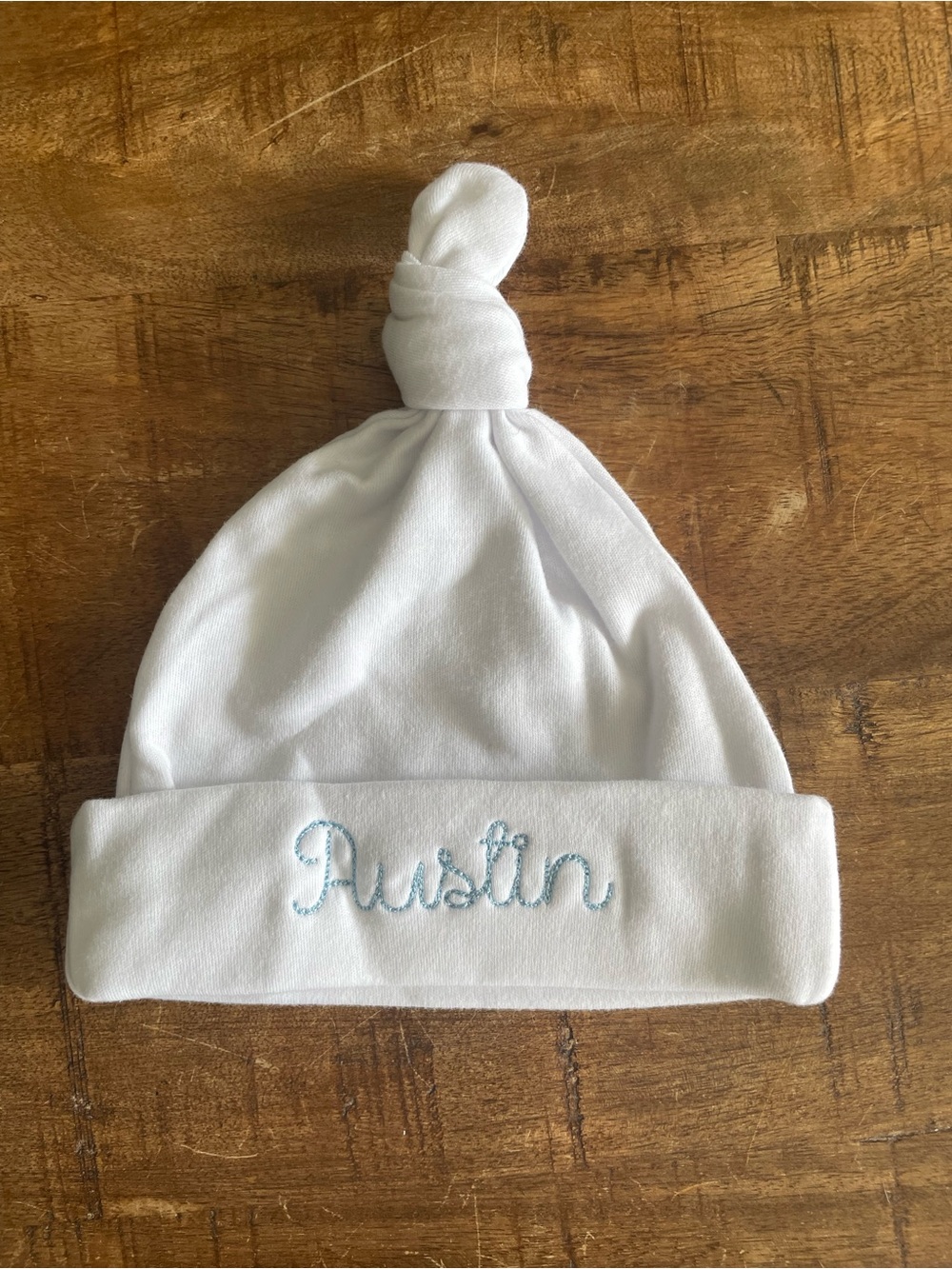 Personalized “Austin” White Baby Knot Hat with Blue Embroidery – Newborn
